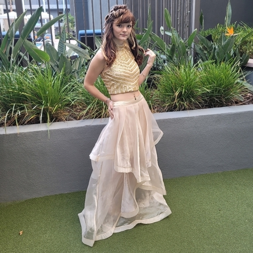 Social Code ✦ Skirt Set ✦ Champagne Sequin Halter Crop Ruffle Chiffon High‑Low 3
